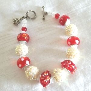 Christmas Silver Red White Glass Iridescent Bead Bracelet